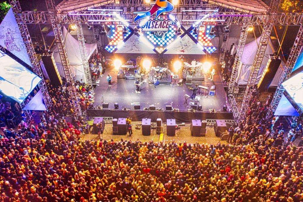 Menschenmenge bei einem Festival-Konzert