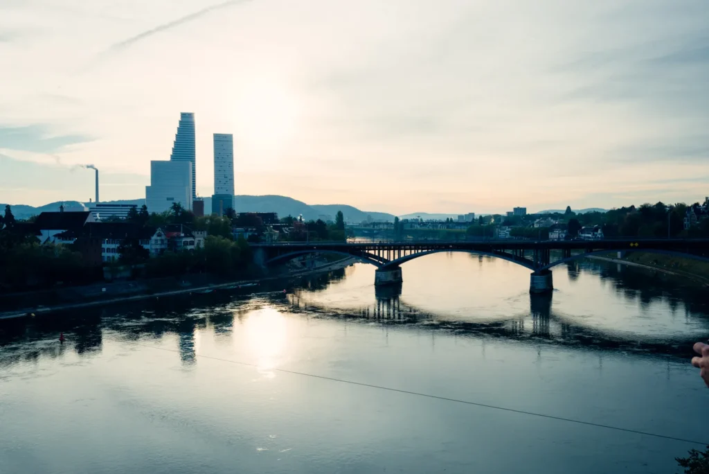 Basel und der Rhein bei Sonnenuntergang
