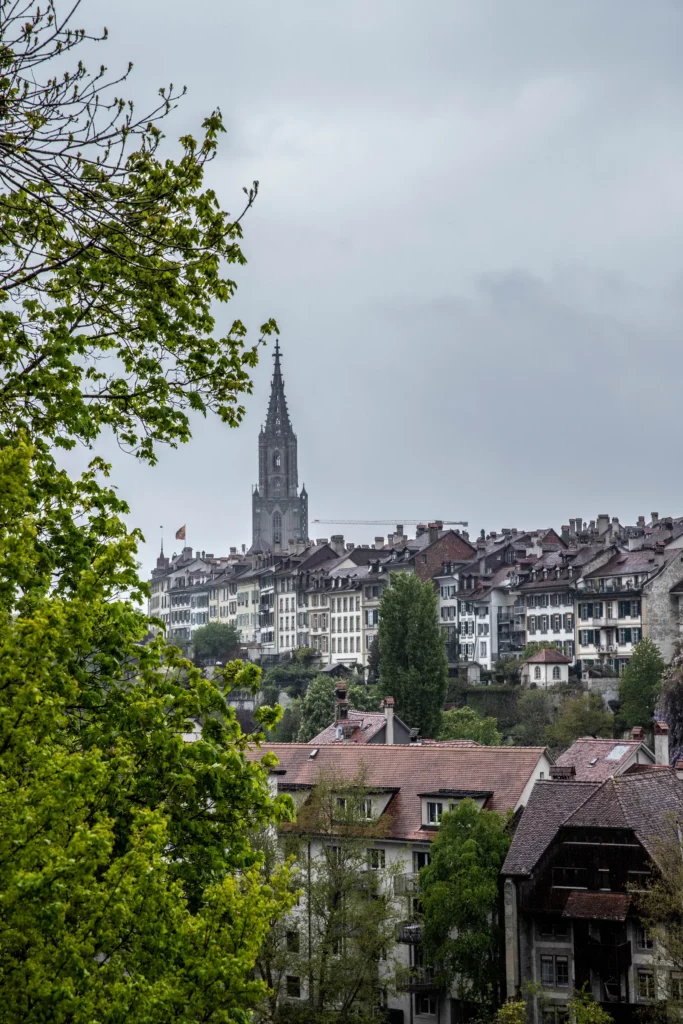 Berner Münster über der Altstadt von Bern