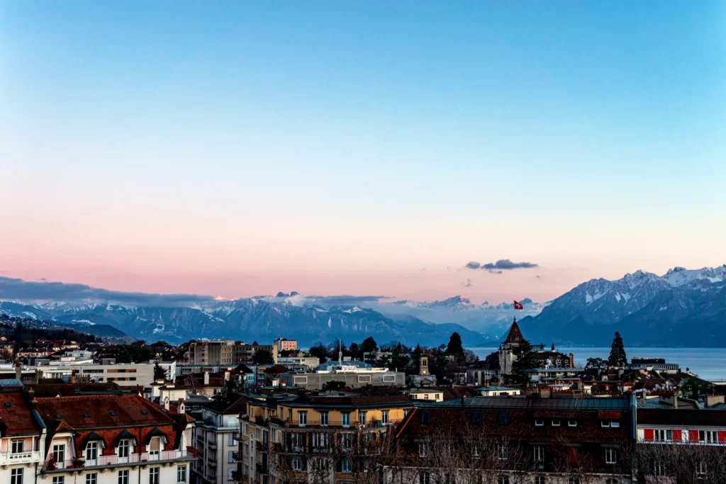 Lausanne mit Genfersee und Alpen
