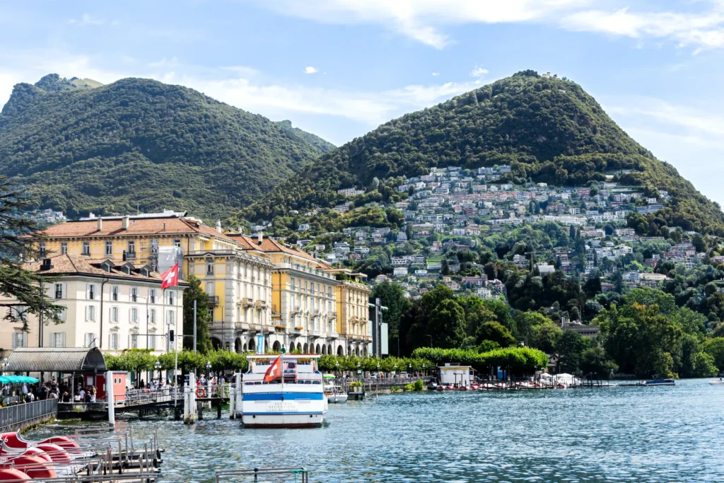 Lugano mit See und Bergen