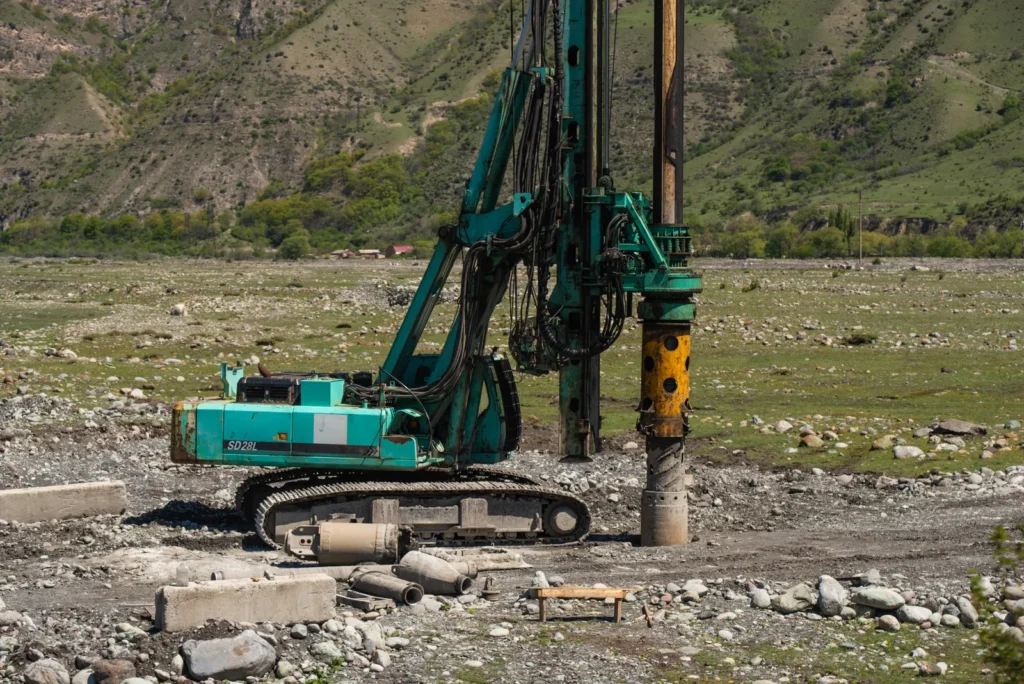 Bohrgerät auf einer Tiefbaustelle
